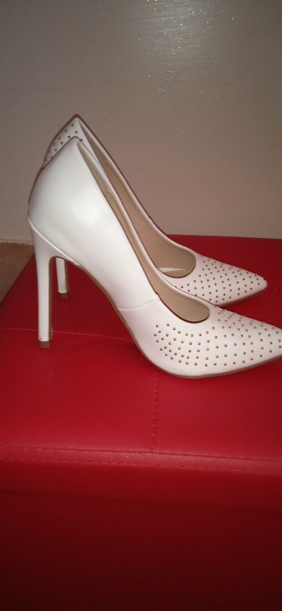 Bellissime e nuove scarpe tacco 9