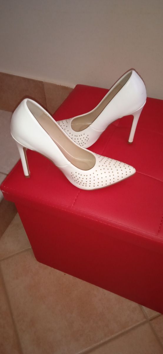 Bellissime e nuove scarpe tacco 9