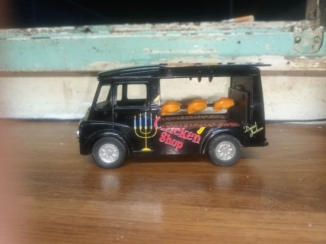 Furgoneta de metal (ASADOR DE POLLOS