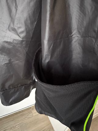 NIKE CHAQUETA IMPERMEABLE CORTAVIENTOS RUN SHIELD
