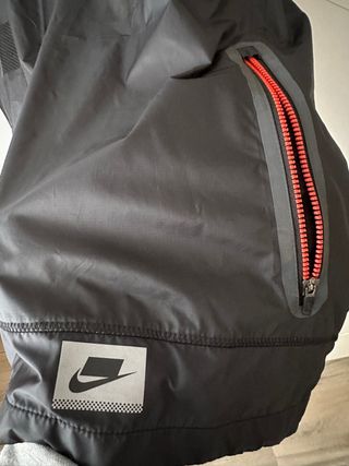 NIKE CHAQUETA IMPERMEABLE CORTAVIENTOS RUN SHIELD