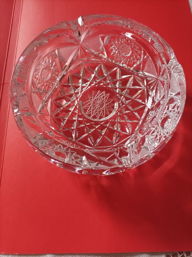 Cenicero de cristal tallado de Bohemia
