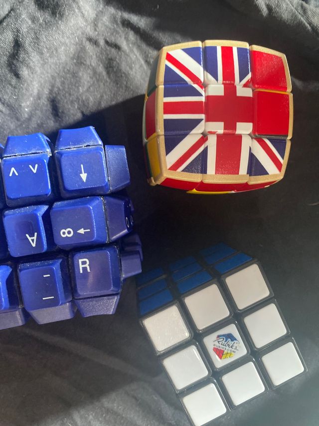 CUBOS RUBIK 3 RAROS