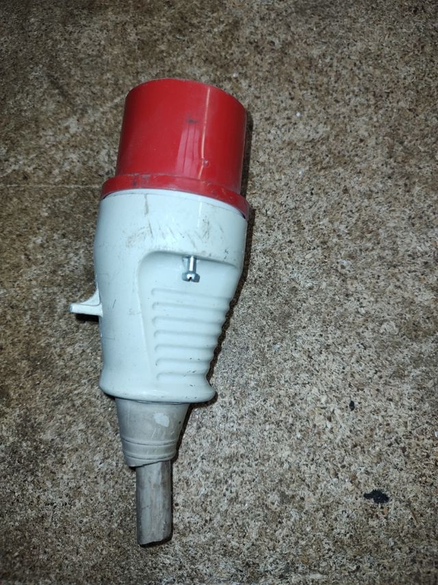 Clavija aérea 16A 3P+N