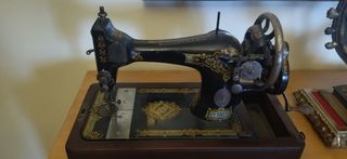 Maquina de coser antigua