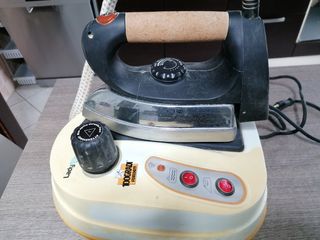 Ferro da stiro a vapore con caldaia