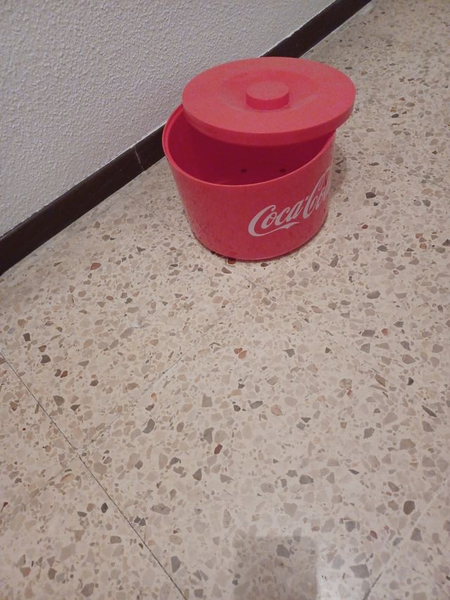 Cubo para hielo con tapa