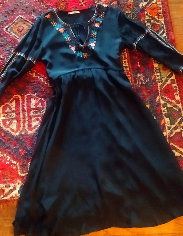 Vestito Pull&Bear nero ricami stile hi