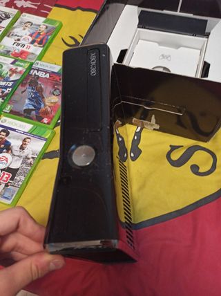 Xbox 360 + 3 mandos + 8 juegos