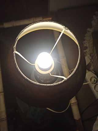 Lámpara de mesa antigua.