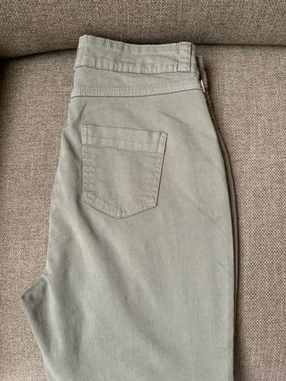 Pantalones chino verde caqui