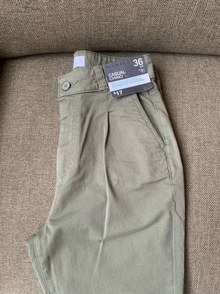 Pantalones chino verde caqui