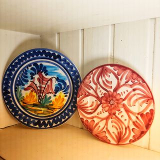 2 PLATOS HAND MADE VINTAGE