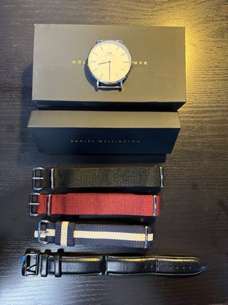 Daniel Wellington 40mm blanco/silver. Descripción.