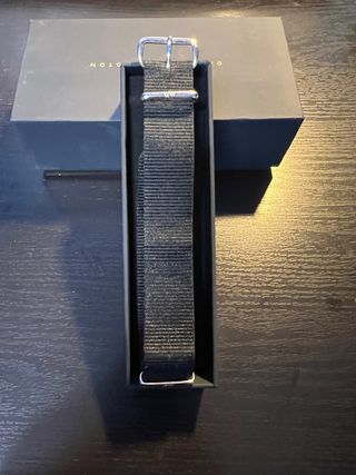 Daniel Wellington 40mm blanco/silver. Descripción.