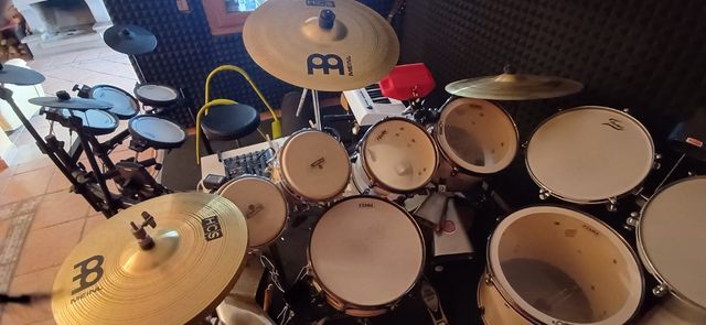 Bateria Tama, Roland y varios