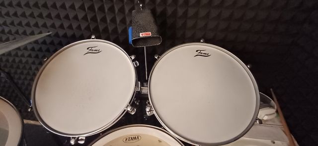 Bateria Tama, Roland y varios