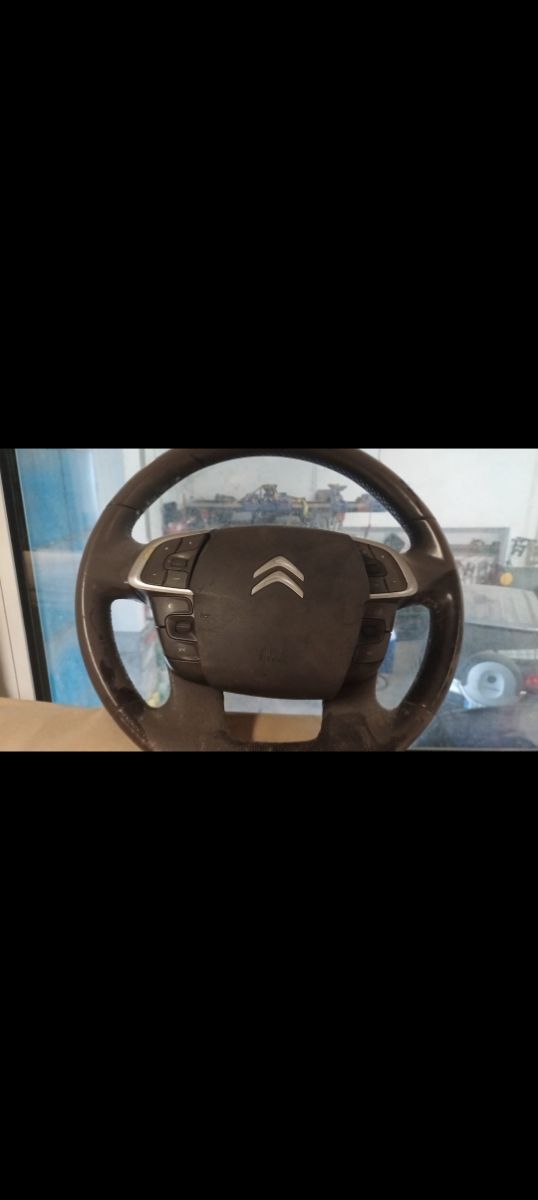 volante c4 de cuero en perfecto estado