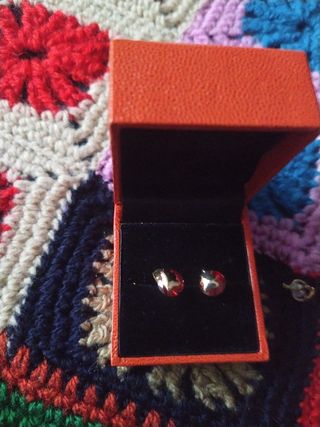 Pendientes, nuevos, baño de oro, osito.