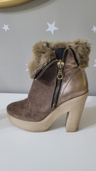 Botines de piel de la marca Doralatina