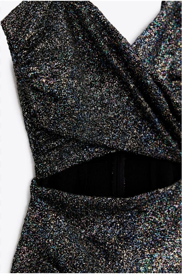 Vestido de fiesta con brillos de Zara