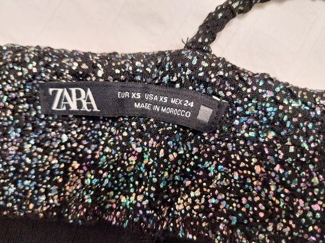 Vestido de fiesta con brillos de Zara