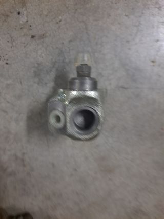 MERCEDES N1000, bombin freno derecho 