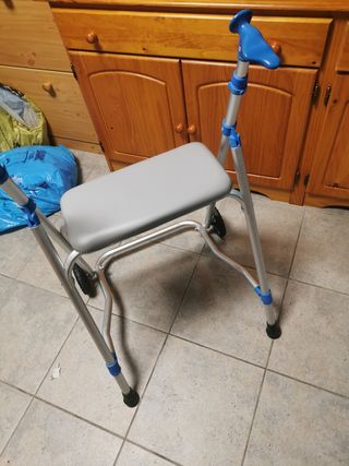 Andador para interior con asiento