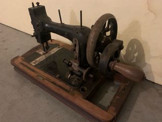 Maquina de coser antigua