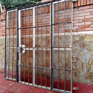 Puerta reja 