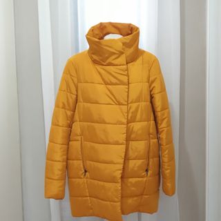 Abrigo anorak amarillo