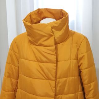Abrigo anorak amarillo