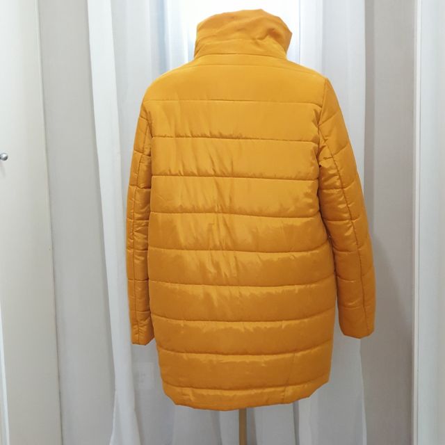 Abrigo anorak amarillo