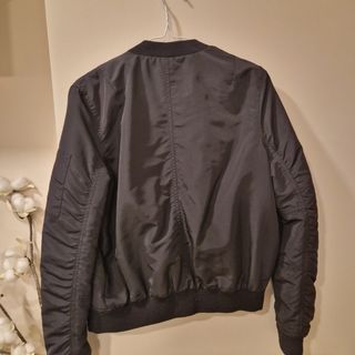 Cazadora tipo bomber talla M