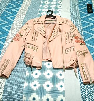 Cazadora cuero rosa