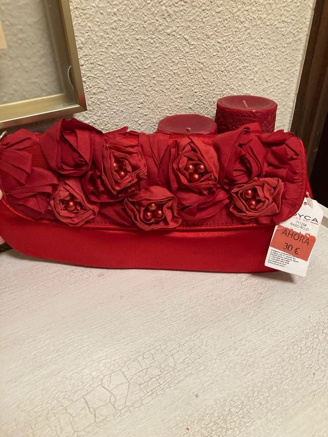 Bolso rojo para ocasiones especiales