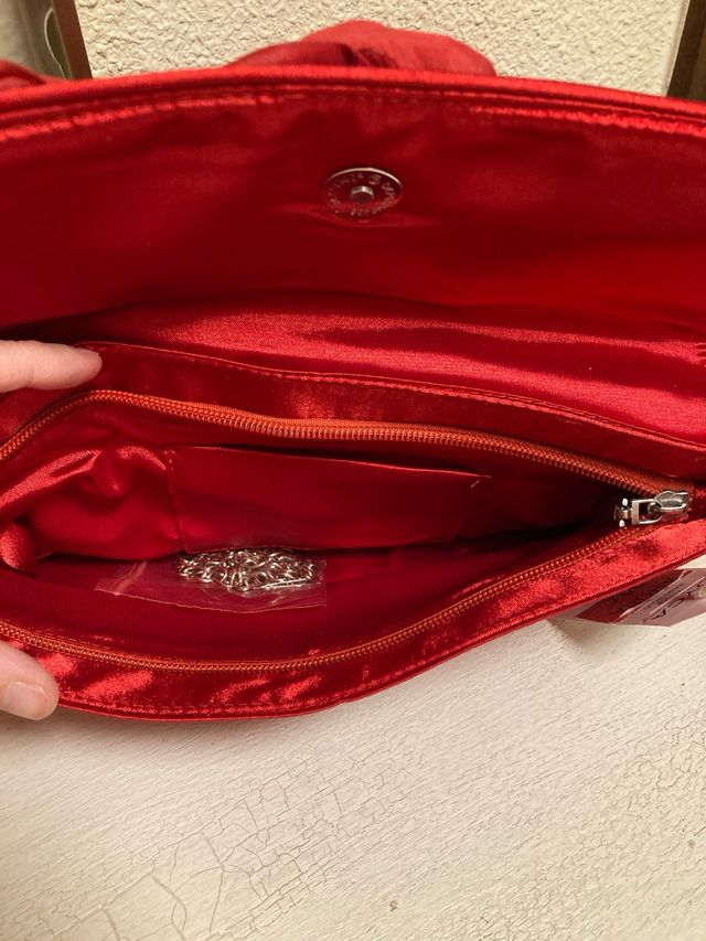 Bolso rojo para ocasiones especiales