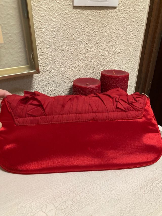 Bolso rojo para ocasiones especiales
