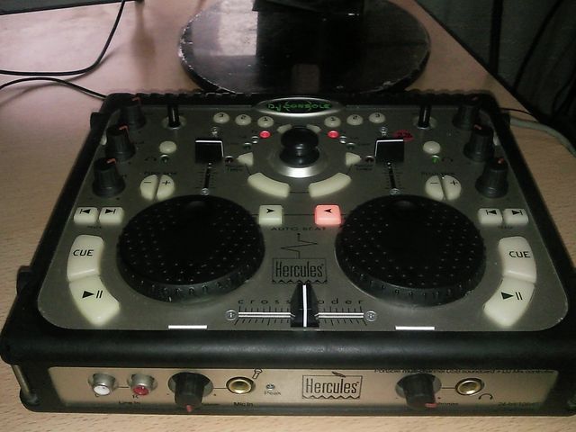 torre pc dj con hercules 5.1