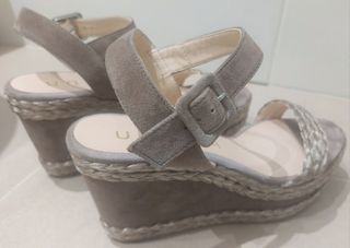 Sandalia plateada UNISA