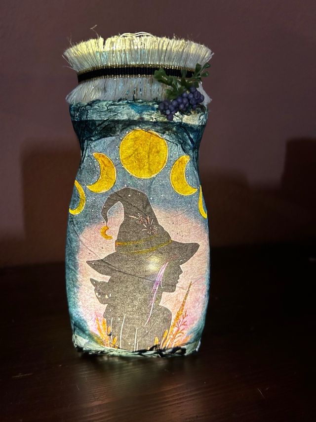 bruja y luna luz decorativa