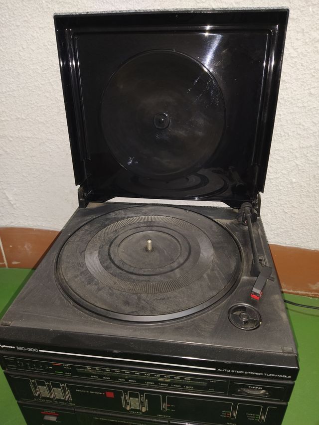 Equipo sonido plato antiguo vinilo
