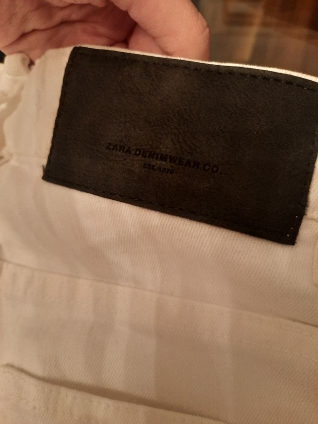 Pantalones blancos Zara