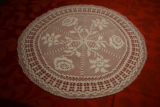 Toalha redonda de mesa em renda feito á mão- 63cm