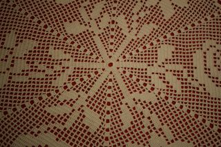 Toalha redonda de mesa em renda feito á mão- 63cm