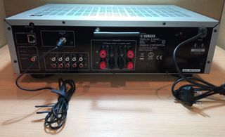 Receptor estéreo Yamaha R-N303D plateado