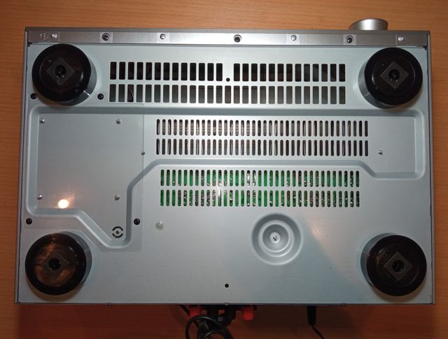 Receptor estéreo Yamaha R-N303D plateado