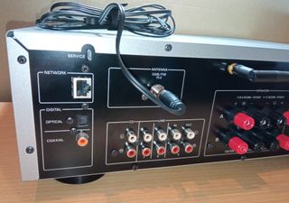 Receptor estéreo Yamaha R-N303D plateado