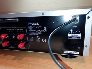 Receptor estéreo Yamaha R-N303D plateado