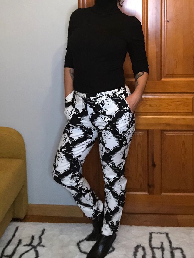 Pantalón blanco y negro.